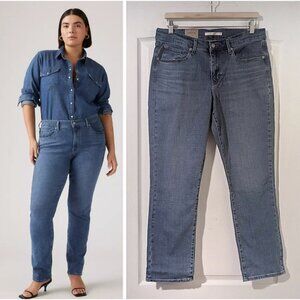 Levi's | Classic Straight Fit Jeans In Medium Wash